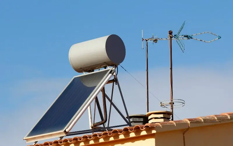 solar water heater dubai roof